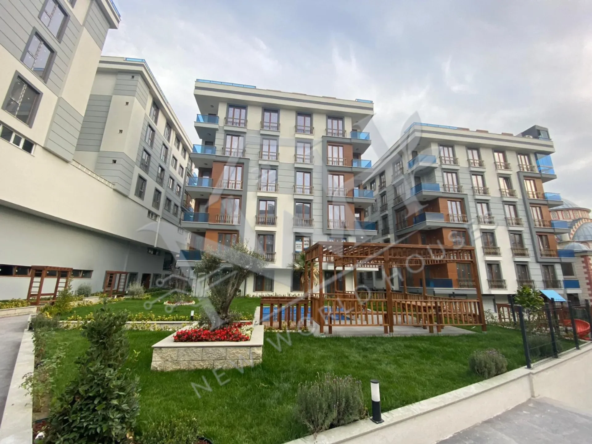 Luxury Apartments for Sale in a Complex in Beylikdüzü