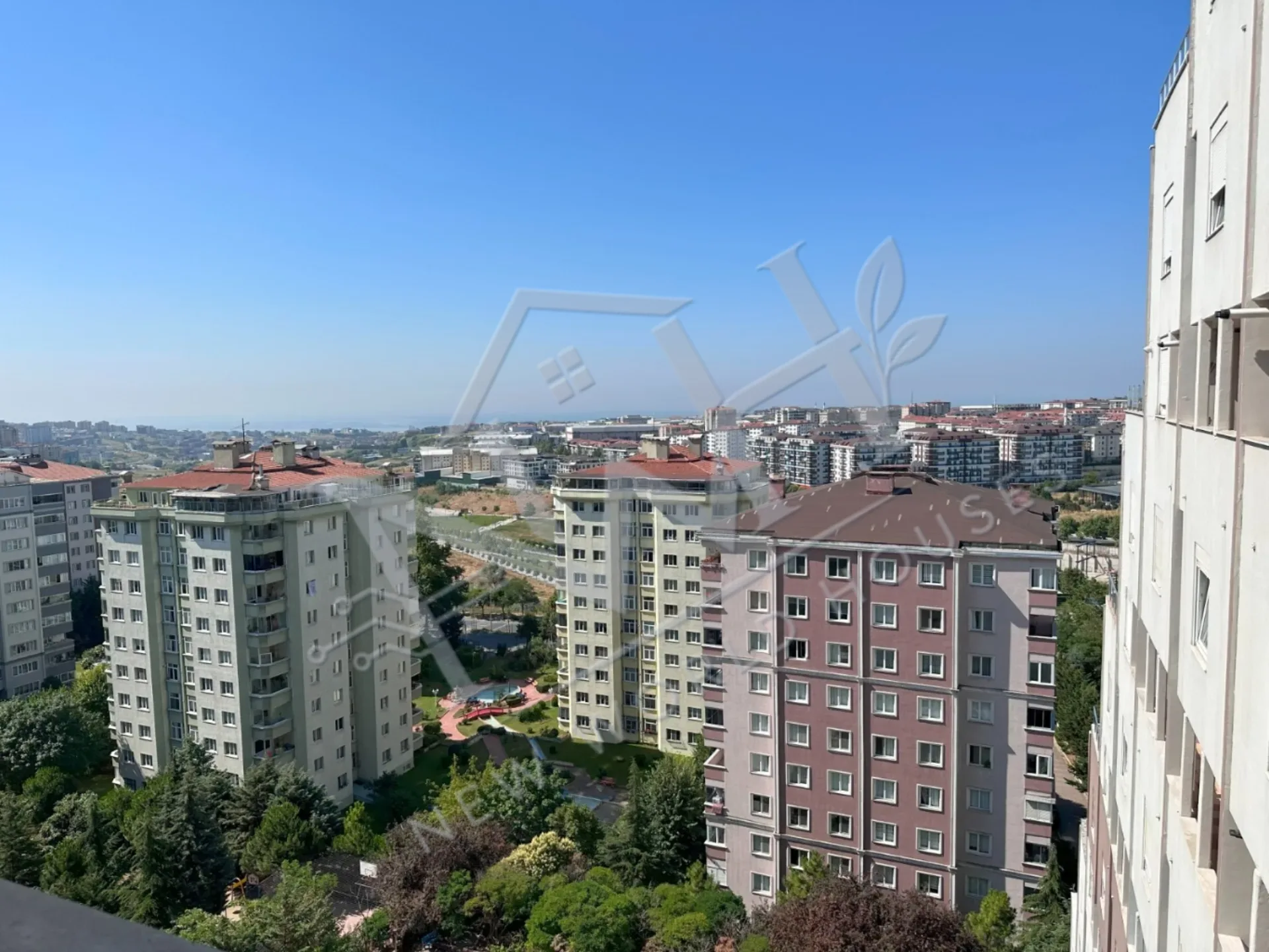 Beylikdüzü Pool Front Sea View Flat For Sale