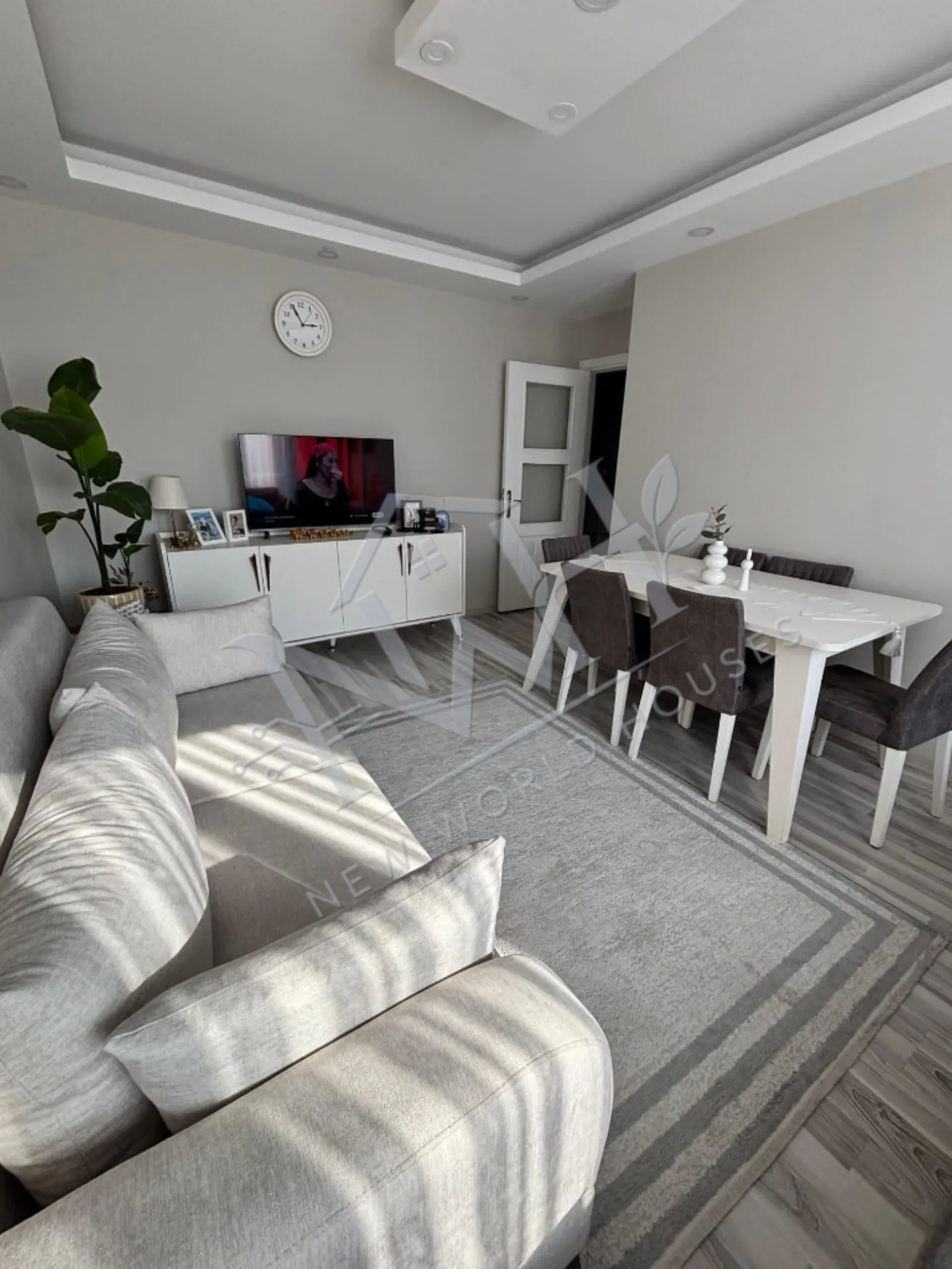 2+1 Apartment for Sale in a Central Location in Esenyurt