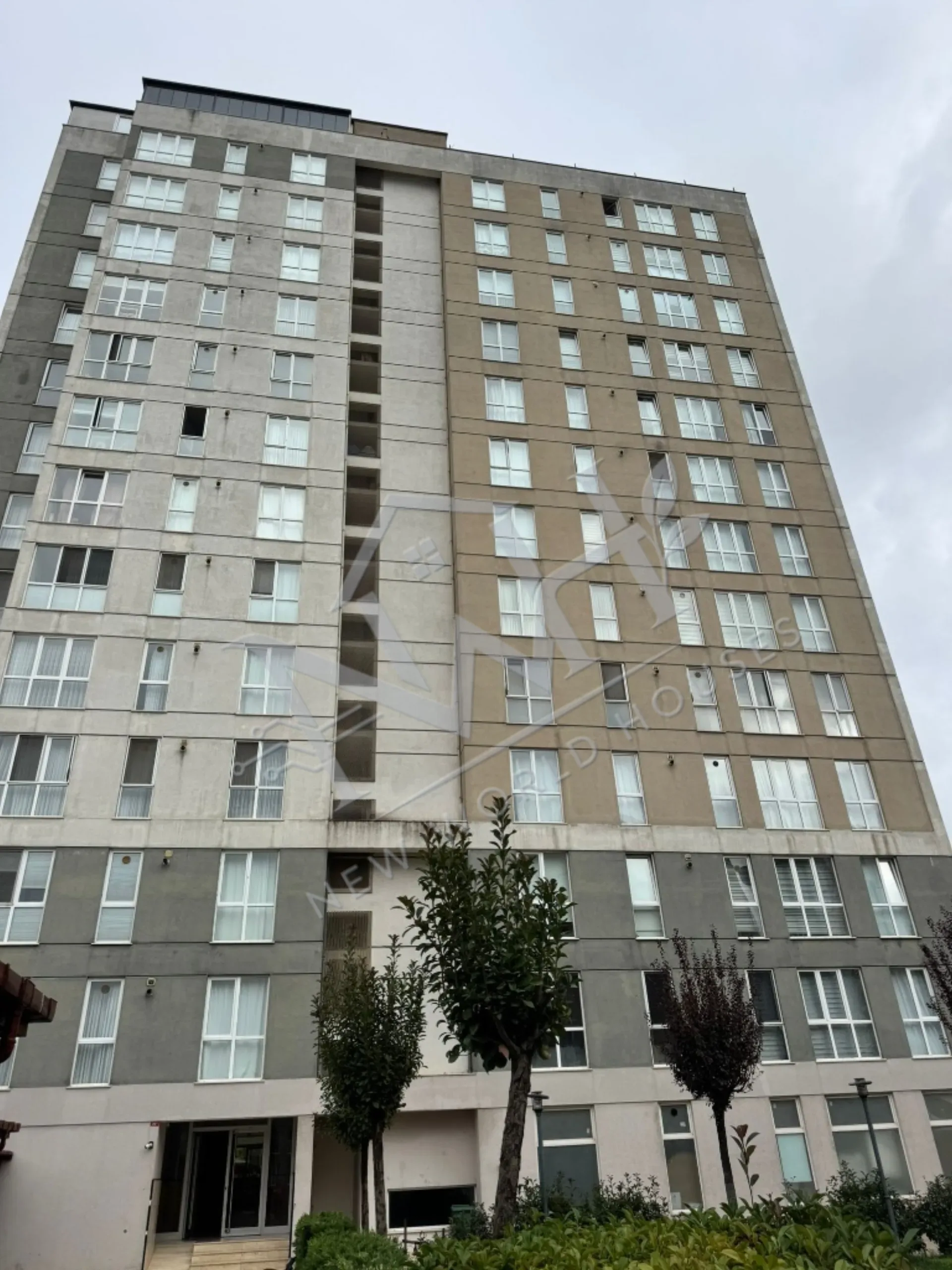 3+1 Apartment for Sale in Sultanbeyli Complex