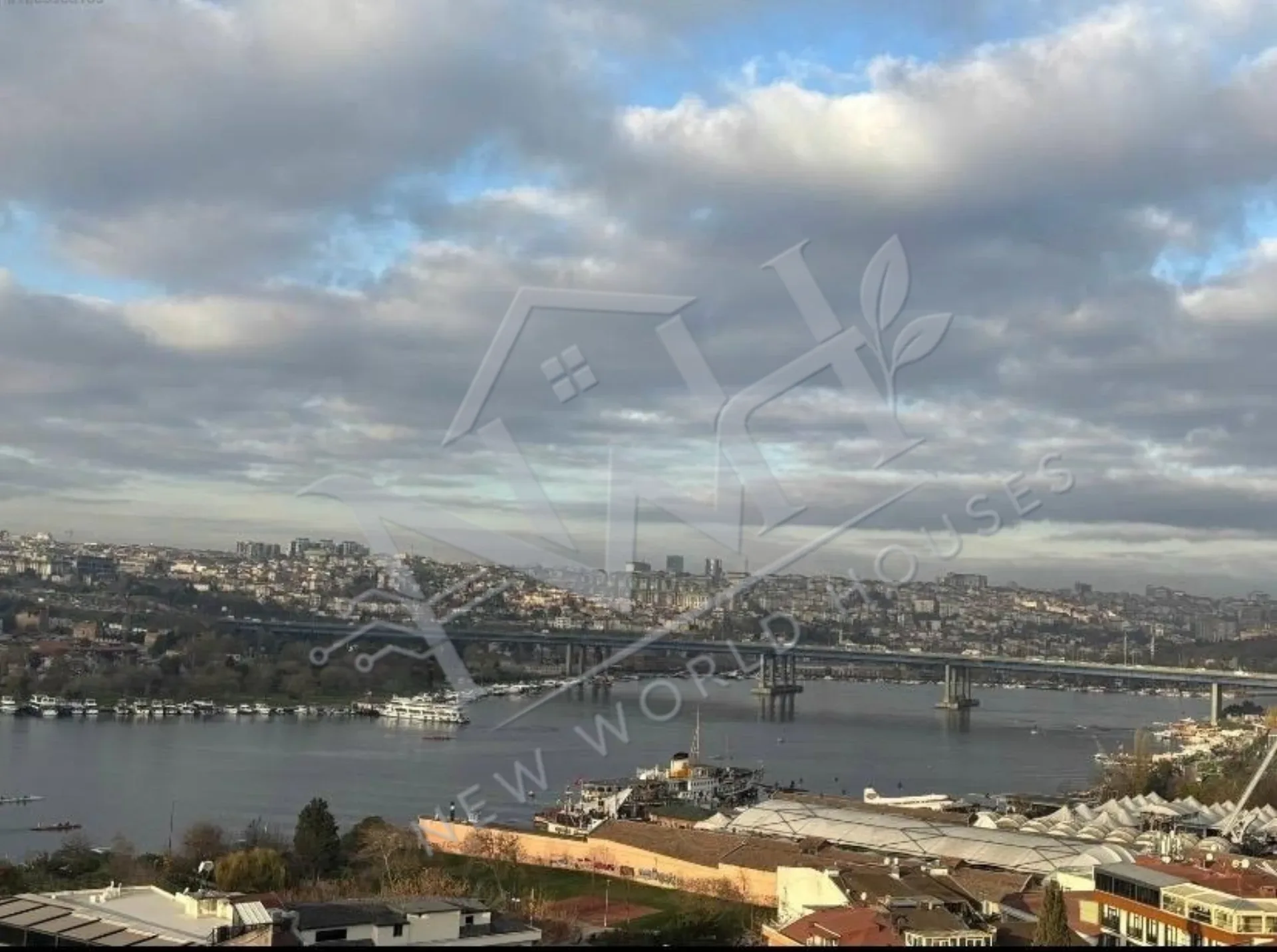 BEYOĞLUNDA EŞSİZ HALİÇ MANZARALI SATILIK 2+1 DAİRE
