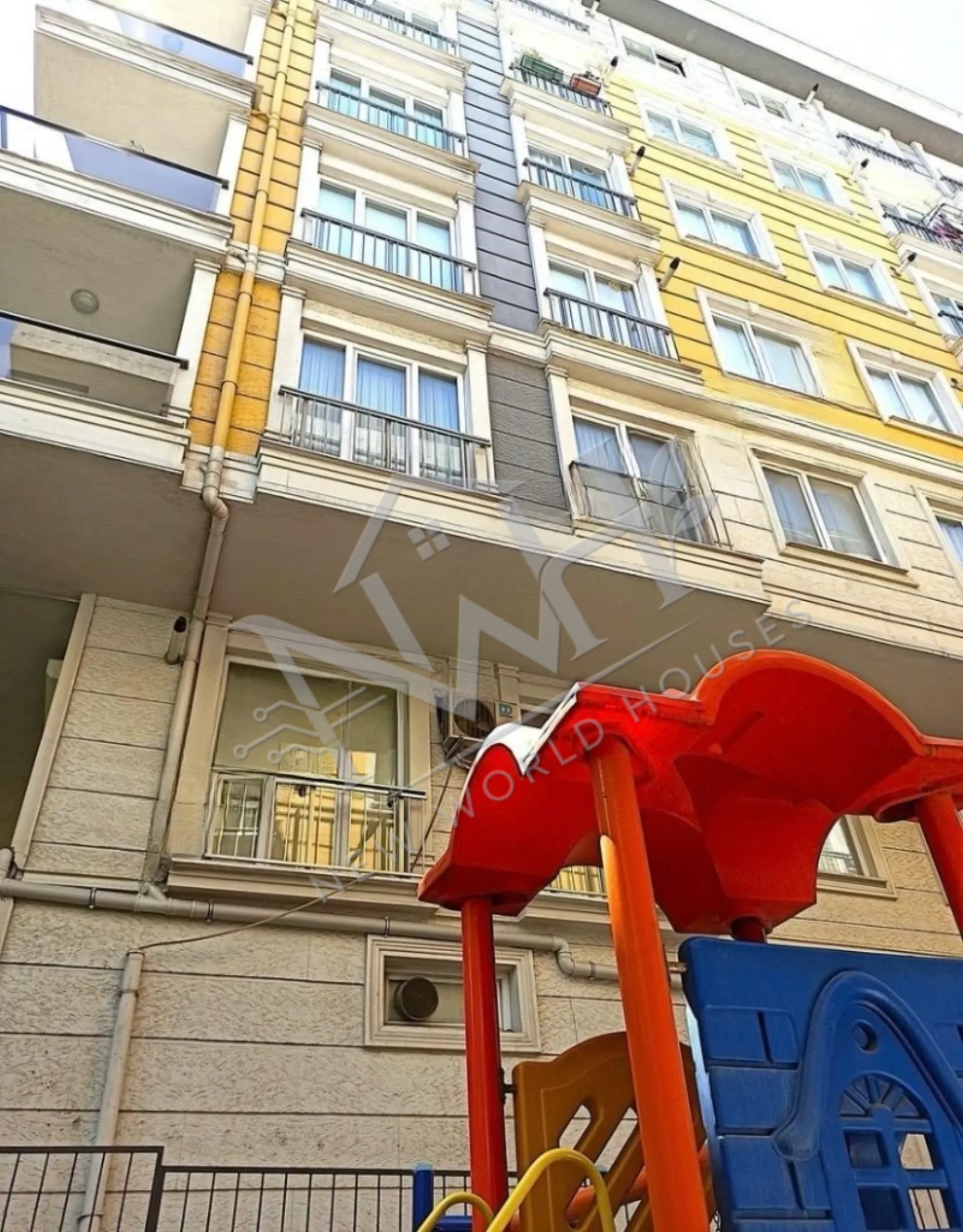 2+1 APARTMENT FOR SALE IN A GATED COMMUNITY IN BEYLİKDÜZÜ.