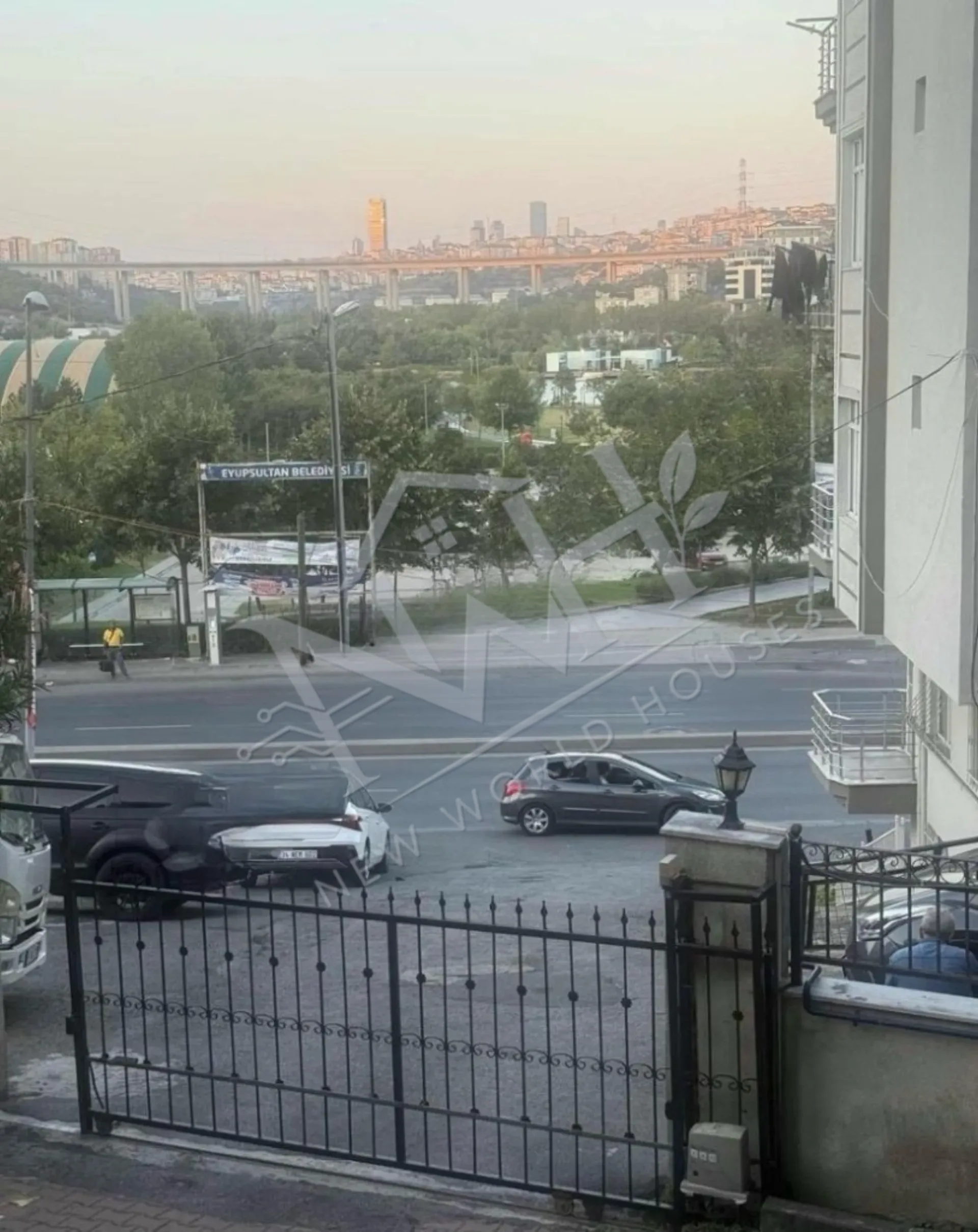 2+1 APARTMENT FOR SALE IN EYÜPSULTAN, WHOSE VALUE IS INCREASED BY ITS VIEW.