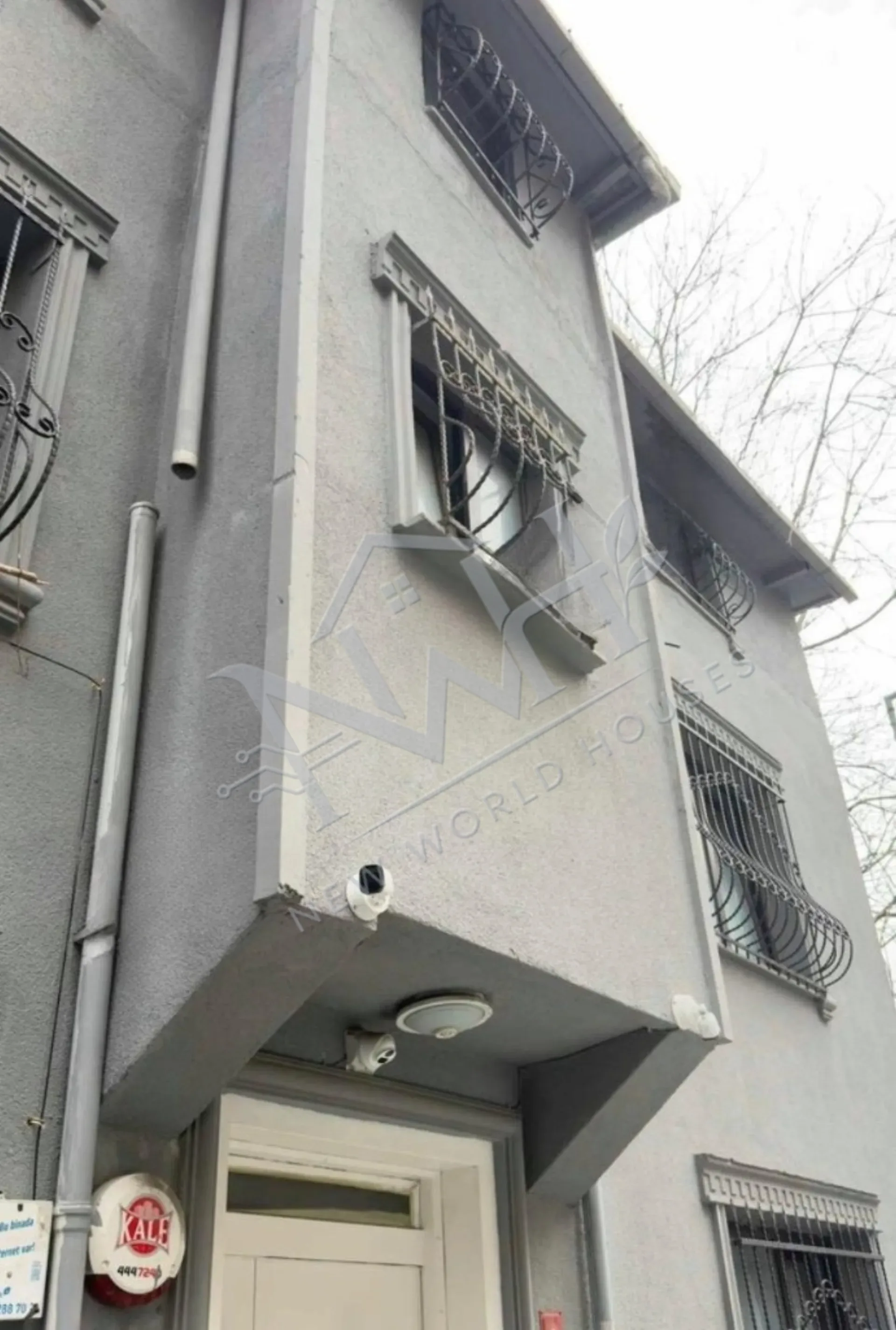 4-STORY, 8-ROOM BUILDING WITH GARDEN FOR SALE IN BEYOĞLU, COMPLETELY RENOVATED
