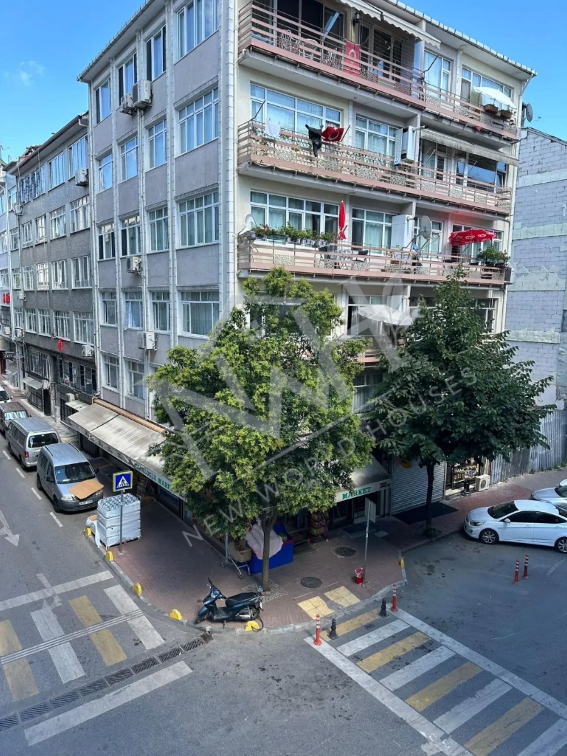 APARTMENT FOR SALE IN A CENTRAL LOCATION IN FATIH, SUI FOR CITIZENSHIP APPLICATION.