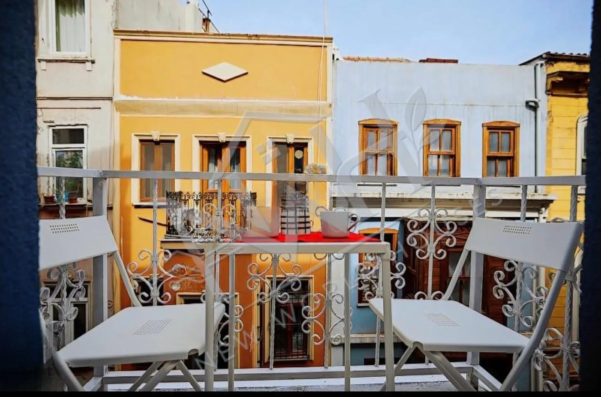LICENSED AIRBNB BUILDING FOR SALE IN BEYOĞLU – 5 FLOORS | FULLY FURNISHED | HIGH ROI INVESTMENT