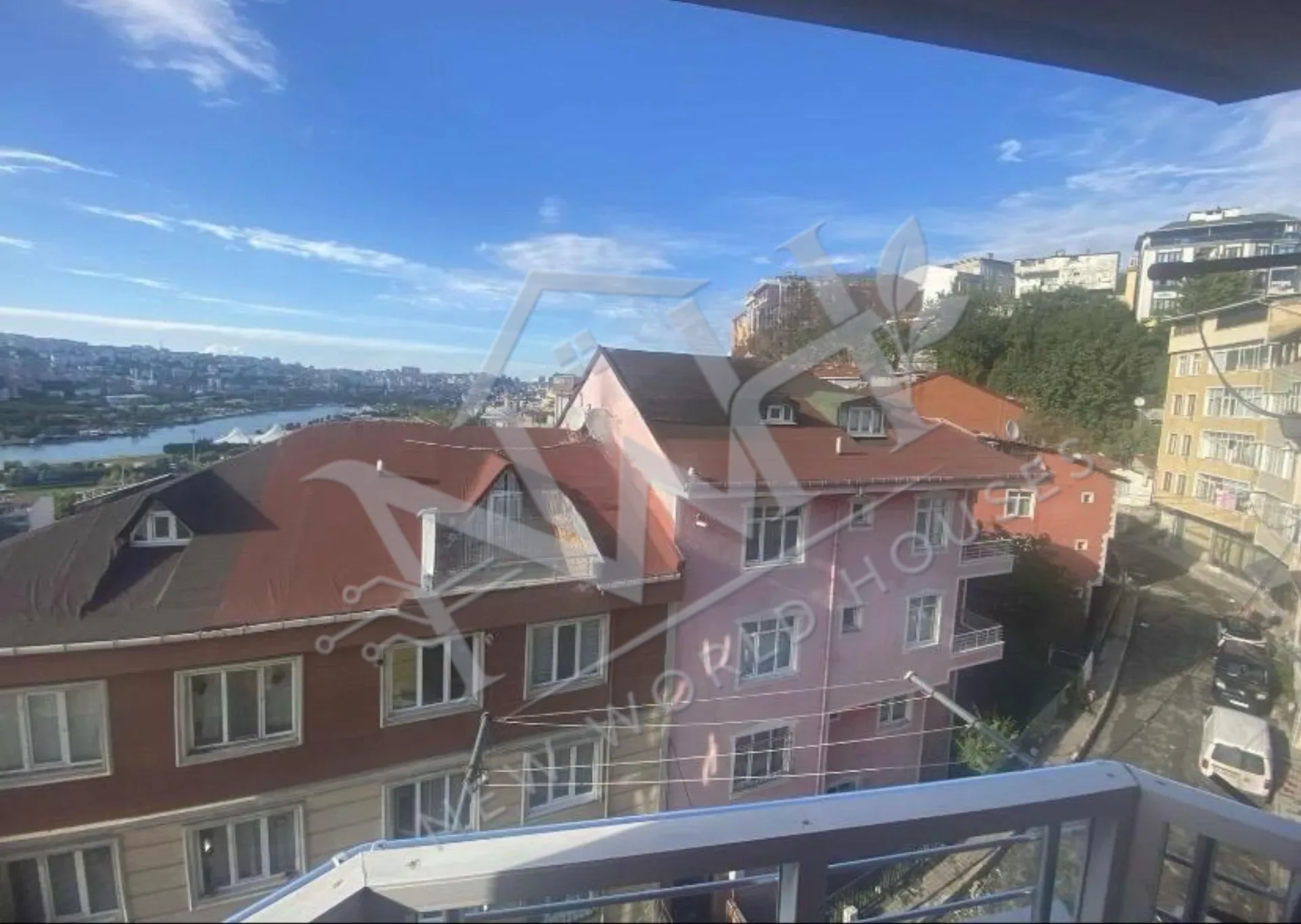 SPACIOUS 4+1 APARTMENT WITH GOLDEN HORN VIEW IN BEYOĞLU.