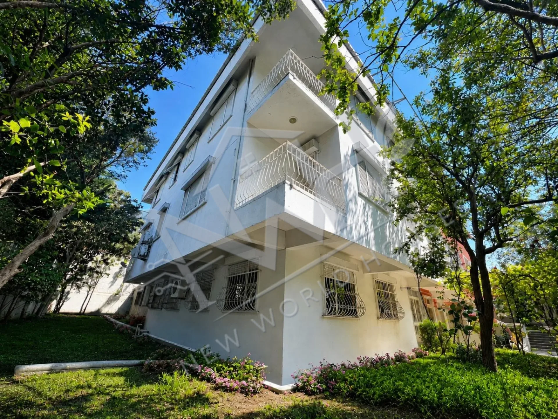 PROPERTY FOR SALE IN FLORYA - INVESTMENT OPPORTUNITY.