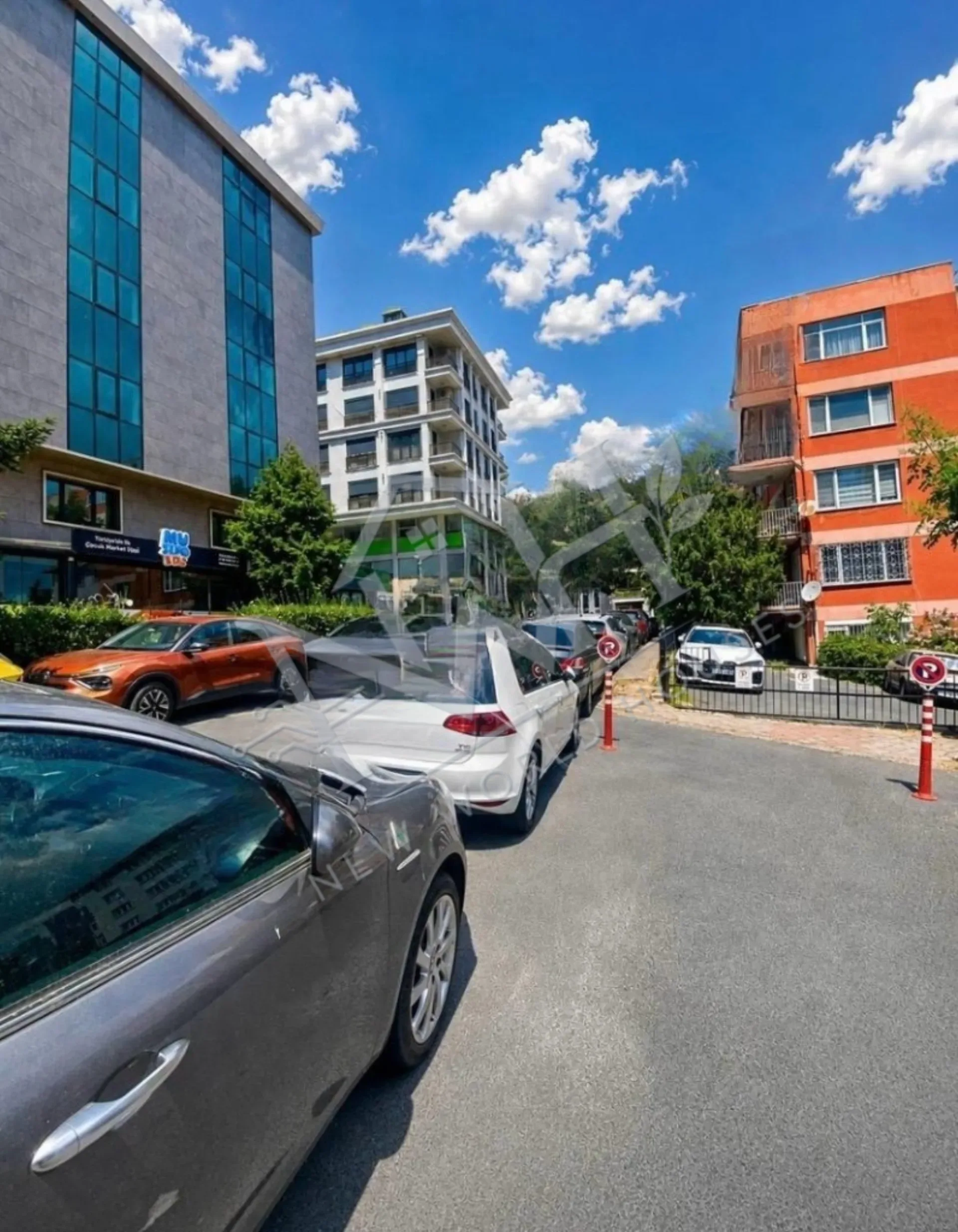 SPACIOUS 120 m² 3+1 APARTMENT FOR SALE NEAR THE METRO IN MECİDİYEKÖY.