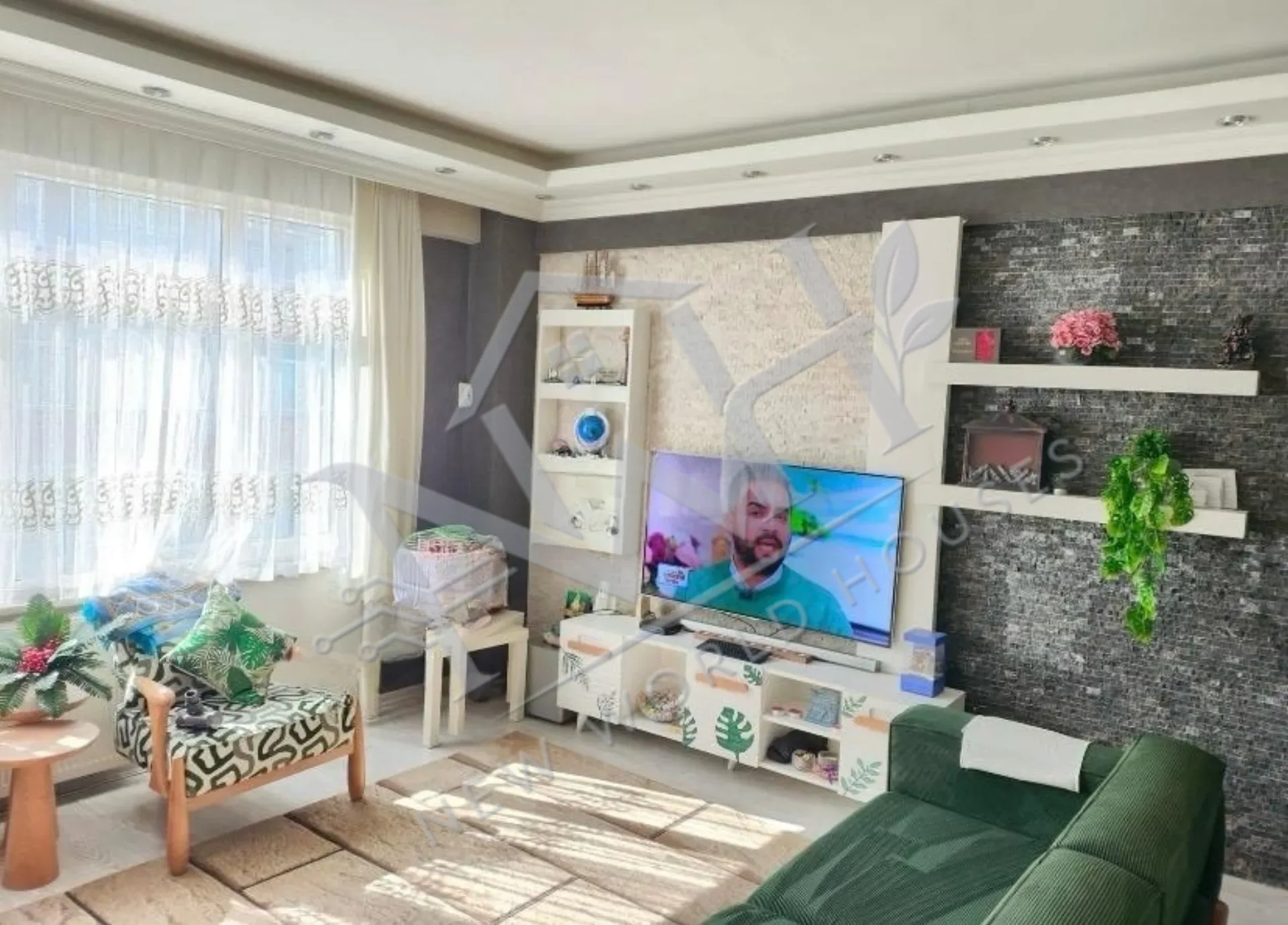 Spacious 3+1 Apartment for Sale in Fatih, Istanbul | Prime Avenue Location Near Metro