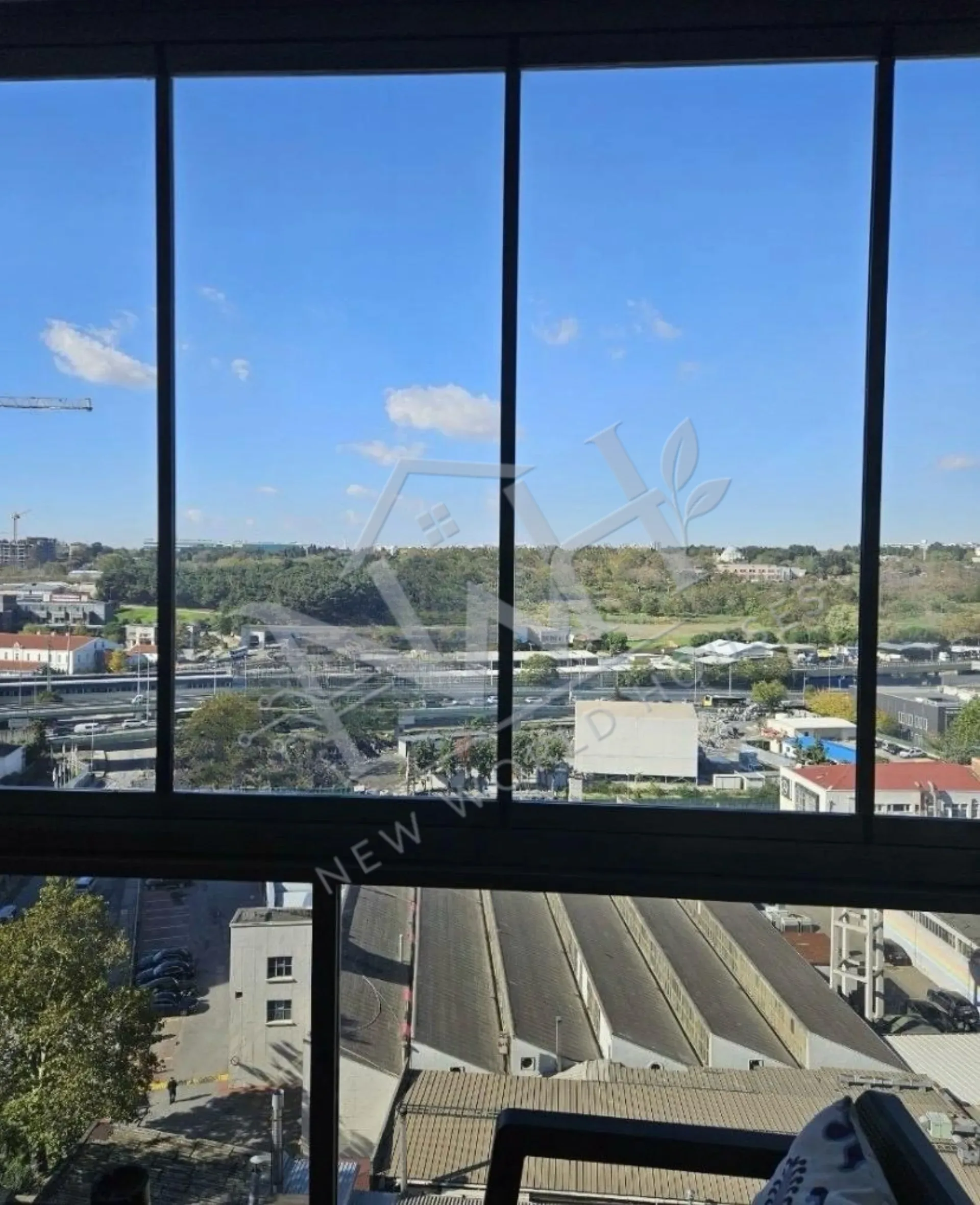 3-Bedroom Apartment for Sale in Topkapı Beyaz Park Evleri | Pool, Parking & Metro Access