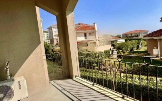 2+1 Apartment for Sale in Beylikduzu Deniz Istanbul | Villa Concept & Pool View