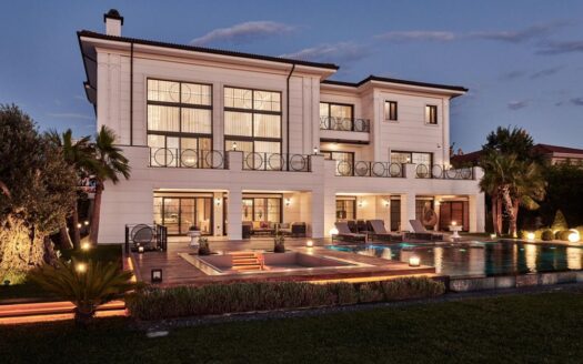 Prestigious 7+2 Detached Villa with Private Pool in Büyükçekmece, Istanbul