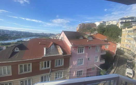 SPACIOUS 4+1 APARTMENT WITH GOLDEN HORN VIEW IN BEYOĞLU.