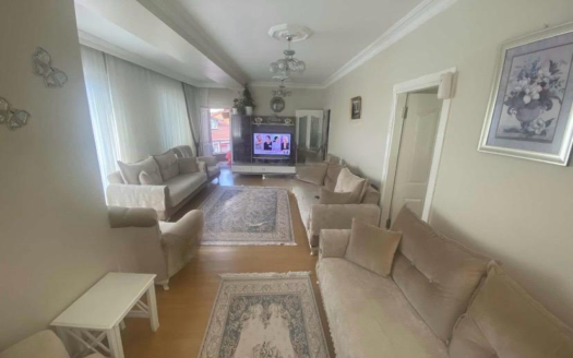 SPACIOUS 4+1 APARTMENT WITH GOLDEN HORN VIEW IN BEYOĞLU.