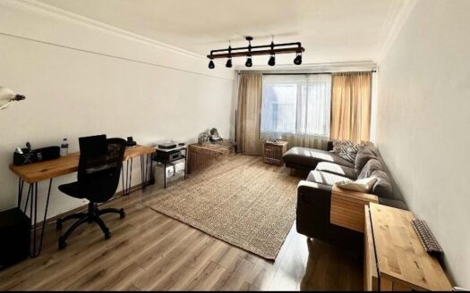 Spacious and airy 2+1 apartment for sale in Beşiktaş Türkali.