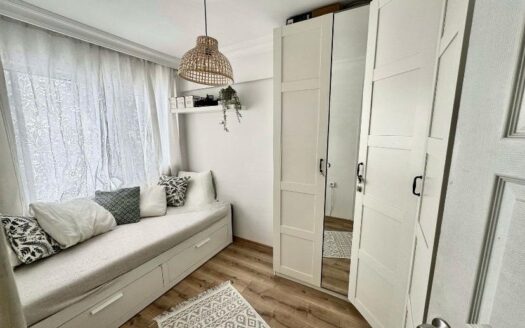 Spacious and airy 2+1 apartment for sale in Beşiktaş Türkali.