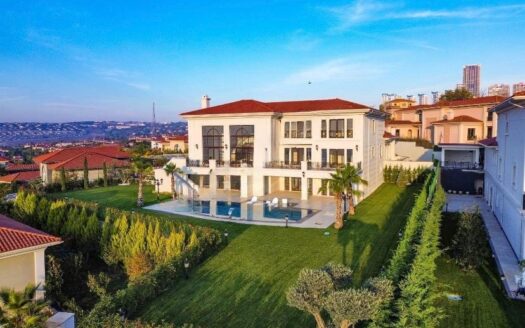 Luxury Tuscany Mansion with Sea & Lake Views